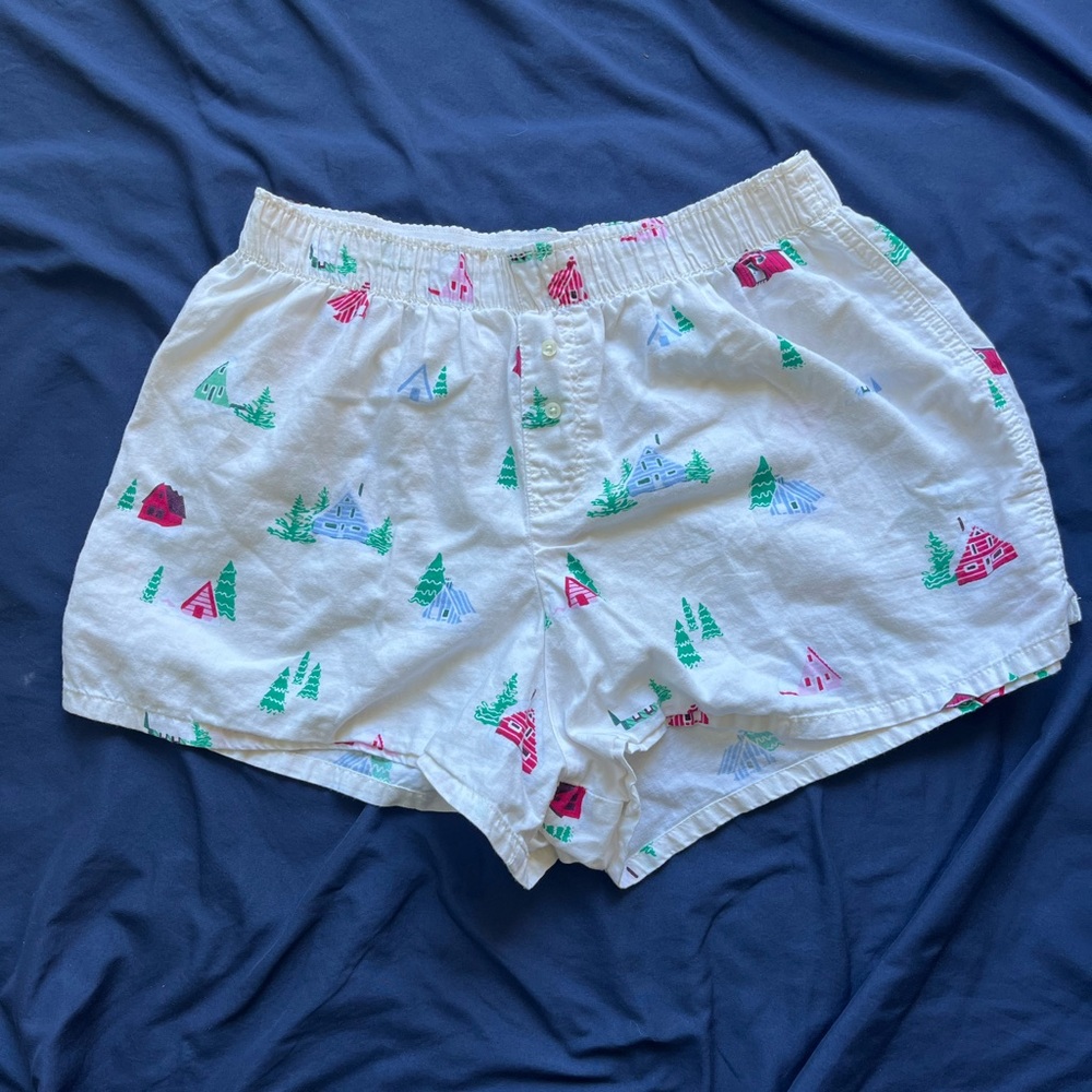 Colsie - off white boxer shorts with snowed in barns & trees design